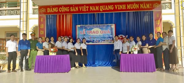 Trao quà trung thu