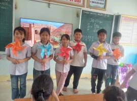 Tiết học Stem: Làm chong chóng của hs khối 4 trường TH Lăng Thành
